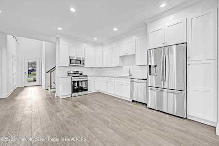 111 Hedgerow Ln Manalapan, NJ 07726
