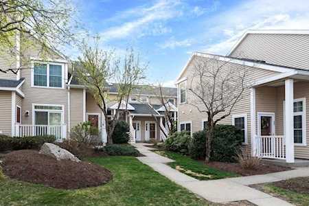 27 Bradford Commons Ln #27 Braintree, MA 02184