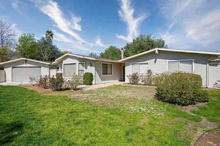 11030 Cadence Court Escondido, CA 92026