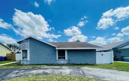 8200 SW 3rd Ct North Lauderdale, FL 33068