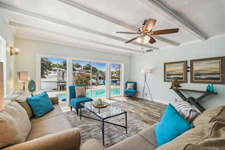 8704 Tahiti Ln Tampa, FL 33615