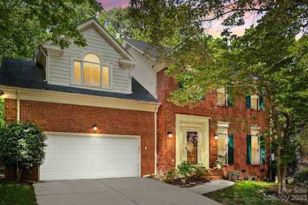 319 Foxfield Ln Matthews, NC 28105