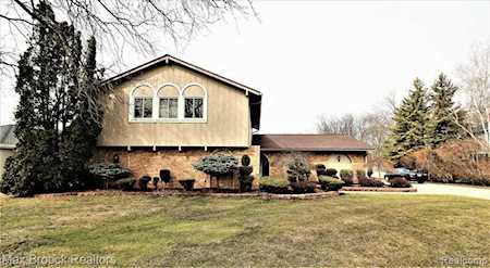 33440 Old Timber Rd Farmington Hills, MI 48331