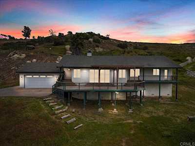 15425 Highland Crest Way Escondido, CA 92025