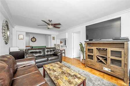 4320 E Van Cortlandt Park #1S Bronx, NY 10470