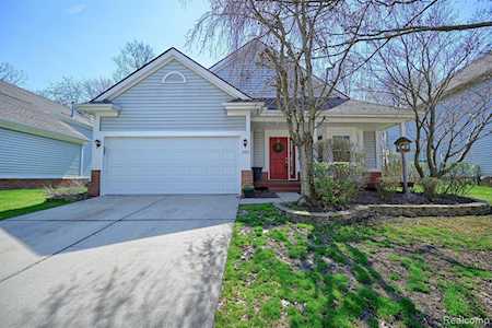 41667 Sleepy Hollow Dr Novi, MI 48377
