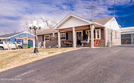 4900 Andalusia Ln Louisville, KY 40272