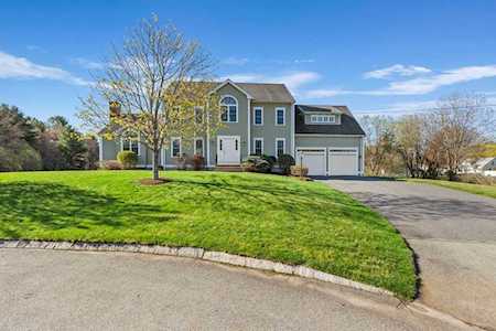 2 Stonecroft Farm Ln West Bridgewater, MA 02379