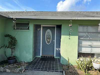 2896 St John Dr Clearwater, FL 33759
