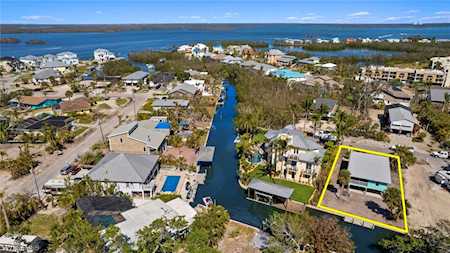 270 Dundee Rd Fort Myers Beach, FL 33931