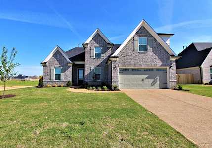 25 Hidden Field Cv Oakland, TN 38060