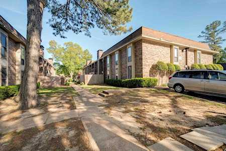 6600 S Poplar Woods Cir Germantown, TN 38138
