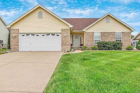 337 Stallion Trl St Peters, MO 63376
