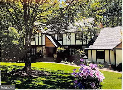 2489 Tree House Dr Woodbridge, VA 22192