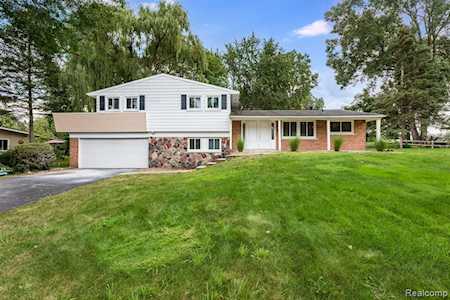 2862 Rossmoor Circle Bloomfield Twp, MI 48302
