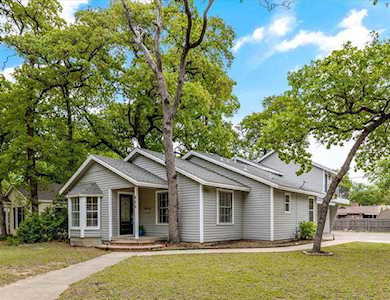 650 Club Oak Drive River Oaks, TX 76114