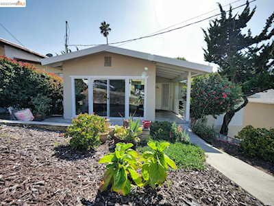 9015 Castlewood St Oakland, CA 94605