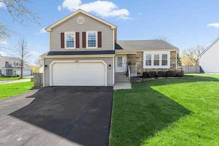 1060 Bristol Trail Rd Lake Zurich, IL 60047