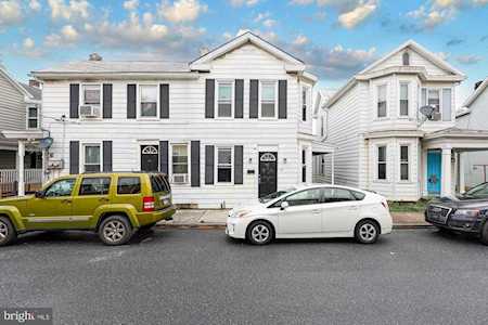 32 W Locust St Mechanicsburg, PA 17055