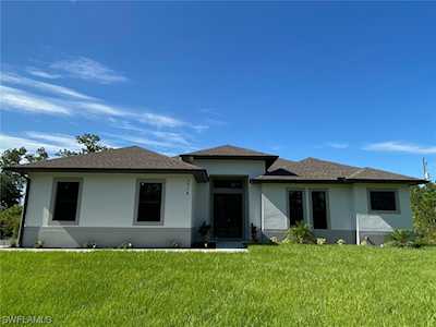 758 SE 6th St Naples, FL 34117
