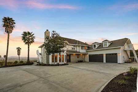 2205 Dos Lomas Fallbrook, CA 92028