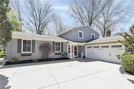 31213 Manchester Ln Bay Village, OH 44140
