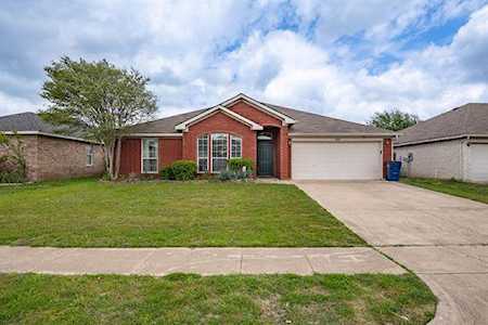 1008 Andrew Street Burleson, TX 76028