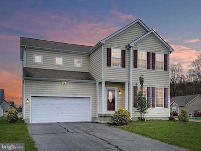 281 Ponds Edge Dr Felton, DE 19943