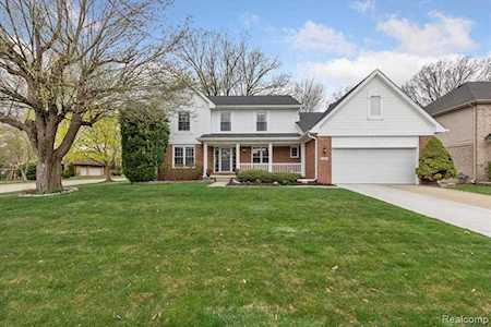 18635 Glengarry Dr Livonia, MI 48152