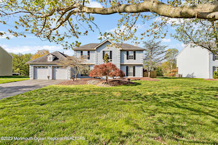 29 Barrister Ln Manalapan, NJ 07726