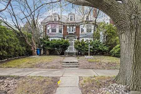 21 Longfellow St Detroit, MI 48202