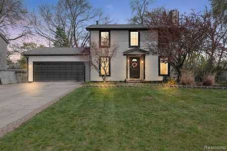 33604 Bostwick Place Farmington Hills, MI 48335