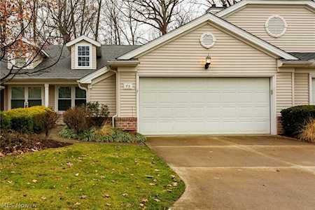 73 Community Dr Avon Lake, OH 44012