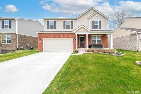 8670 Quincy Dr Westland, MI 48185