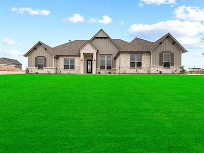 136 Helton Granbury, TX 76049