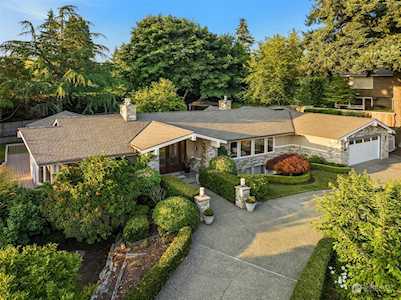 9358 NE 30th St Clyde Hill, WA 98004
