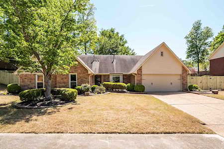 8999 Woodmark Dr Memphis, TN 38018