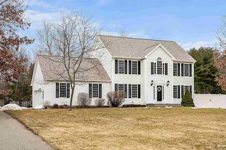 2 Whippoorwill Circle Londonderry, NH 03053