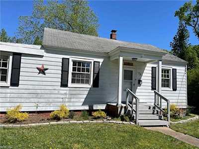 78 Cavalier Rd Hampton, VA 23669