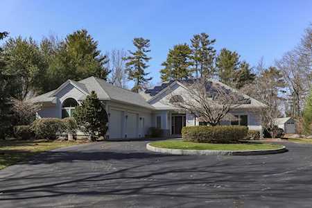 33 Tanglewood Dr Nashua, NH 03062