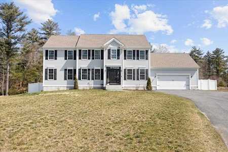 13 Oldfield Rd Bridgewater, MA 02324