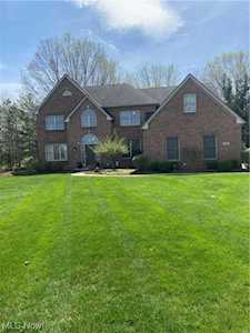 2339 Woodmill Dr Westlake, OH 44145