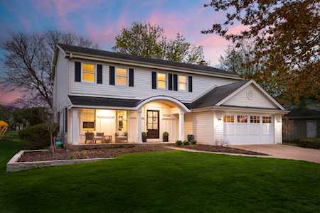 1126 Thunderbird Ln Naperville, IL 60563