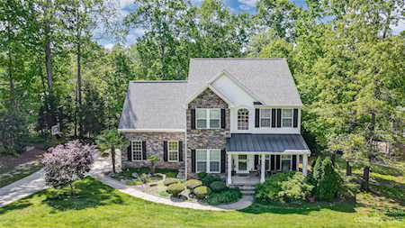 322 Squirrel Ln Lake Wylie, SC 29710