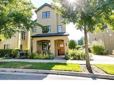 3017 Lord Byron PL Eugene, OR 97408