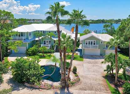 506 Hillsborough St Palm Harbor, FL 34683