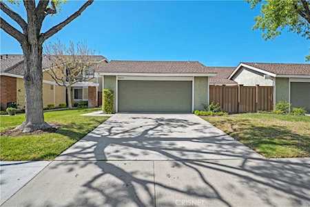 16623 Shinedale Dr Canyon Country, CA 91387