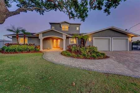38 Freshwater Dr Palm Harbor, FL 34684