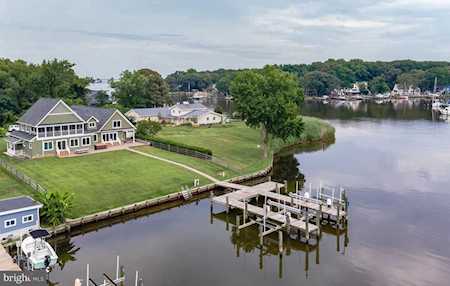 1945 Orchard Point Rd Pasadena, MD 21122