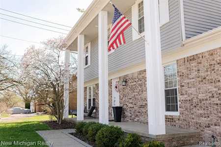 28853 Lincolnview Dr Farmington Hills, MI 48334